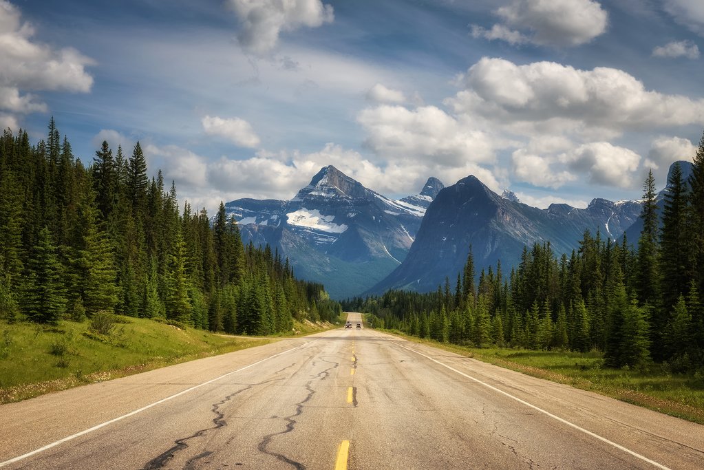 Mountain highway connecting regional service areas